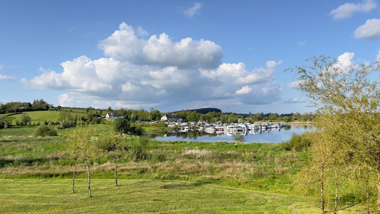 Riverside Lägenhet Raheelan Exteriör bild