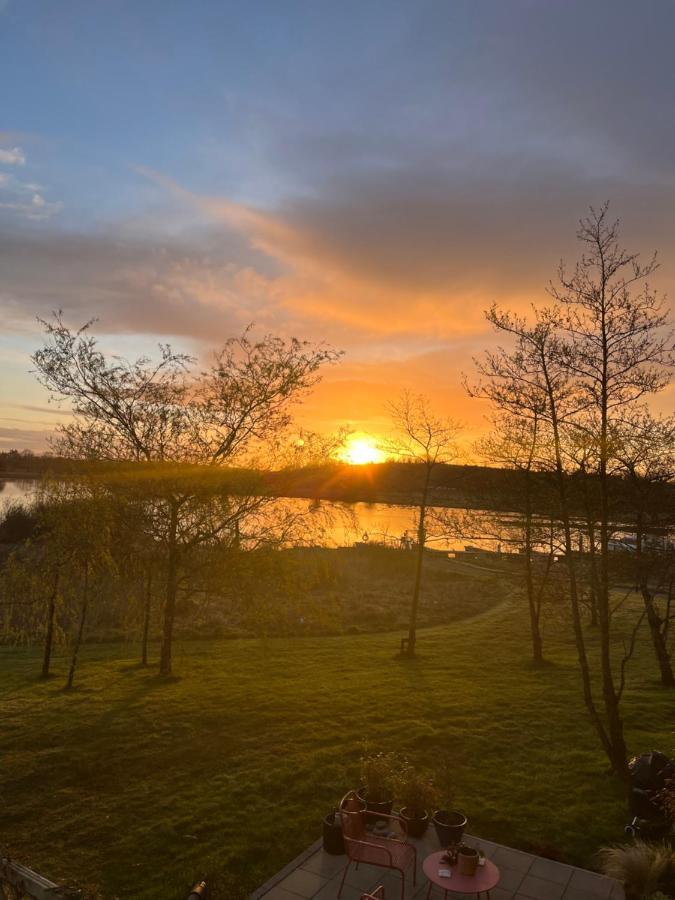 Riverside Lägenhet Raheelan Exteriör bild